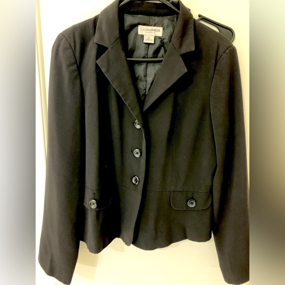 Sag Harbor Suit Jacket size 6 in black. P2P 19.